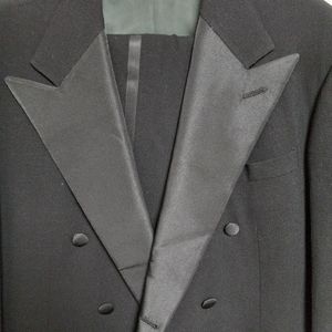 42 reg. Ralph Lauren Tuxedo